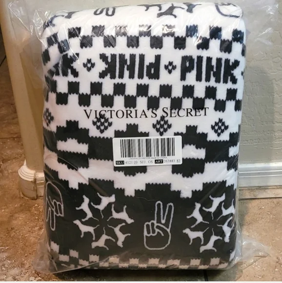 NWT VS "PINK" BLANKET - Picture 1 of 8